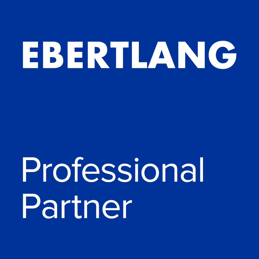EBERTLANG Professional Partner Logo in weißer Schrift auf königsblauem Hintergrund.
