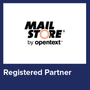 Das Bild präsentiert eine Bestätigung als "Registered Partner" von MAILSTORE by opentext™. Es zeigt das MAILSTORE-Logo mit einer charakteristischen orangen Sonnen-Grafik im "O" von MAILSTORE, gefolgt von "by opentext™" unterhalb. Unter dem Logo steht in klaren, großen Buchstaben "Registered Partner" auf einem blauen Hintergrund, was die bestätigte Partnerschaft unterstreicht.